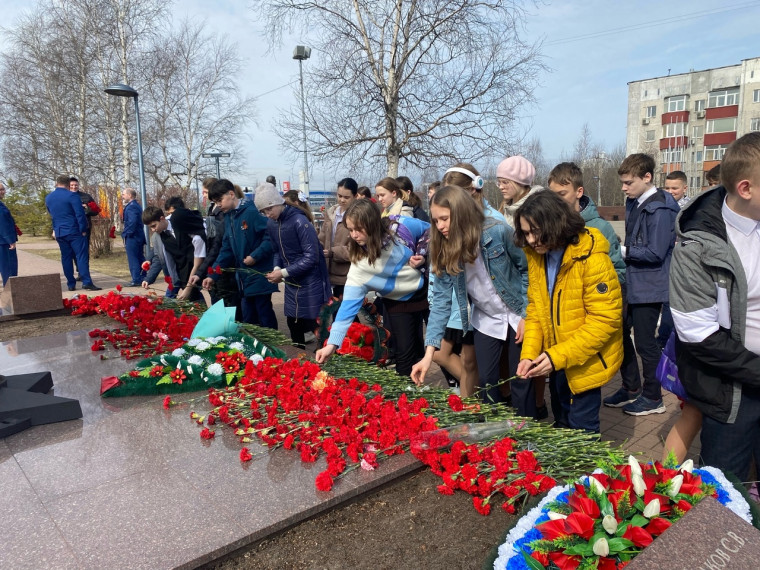 Церемония возложения цветов.